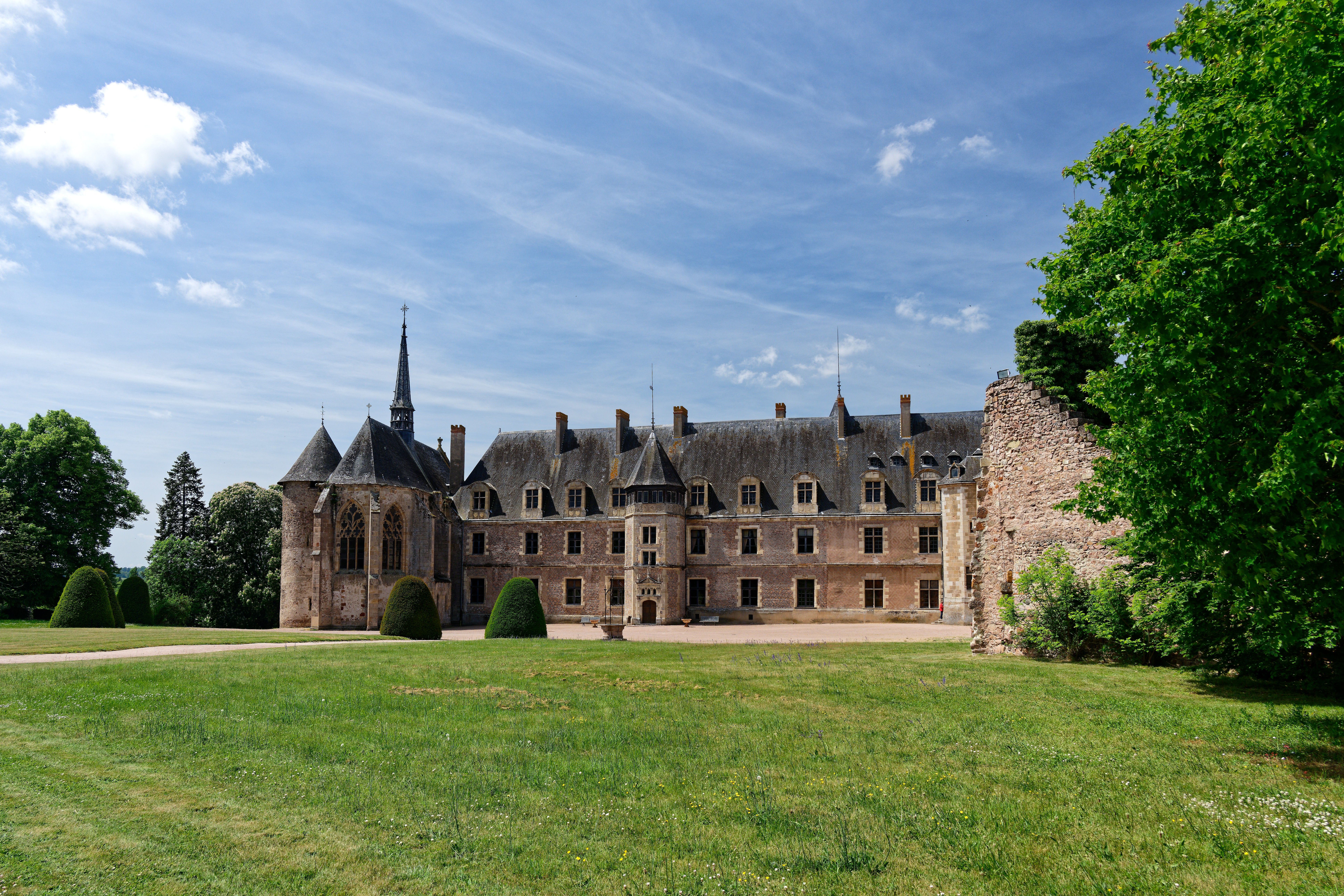 Huit châteaux du Puy-de-Dôme