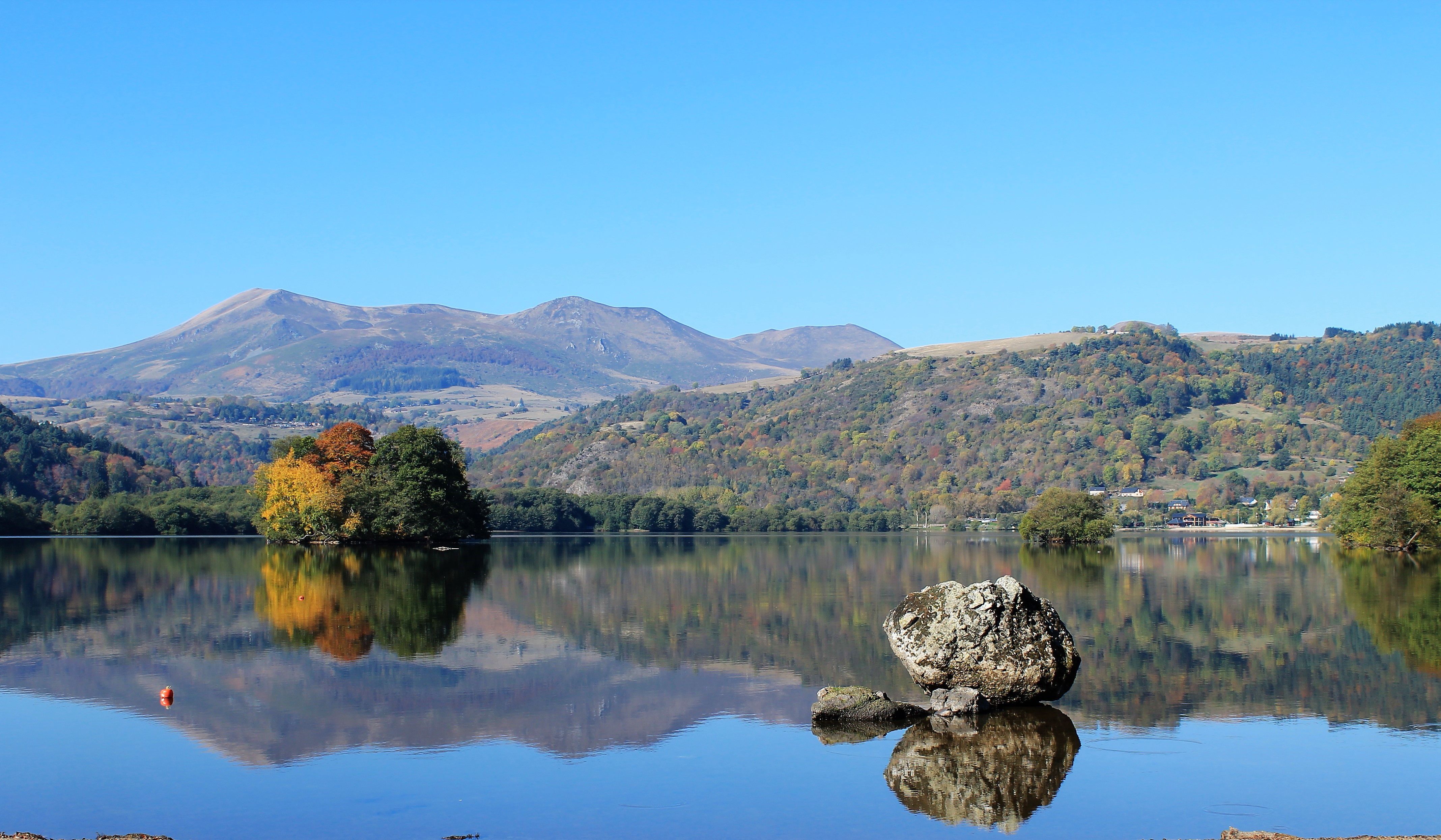 Les lacs du Puy-de-Dôme, du cratère au plan d’eau